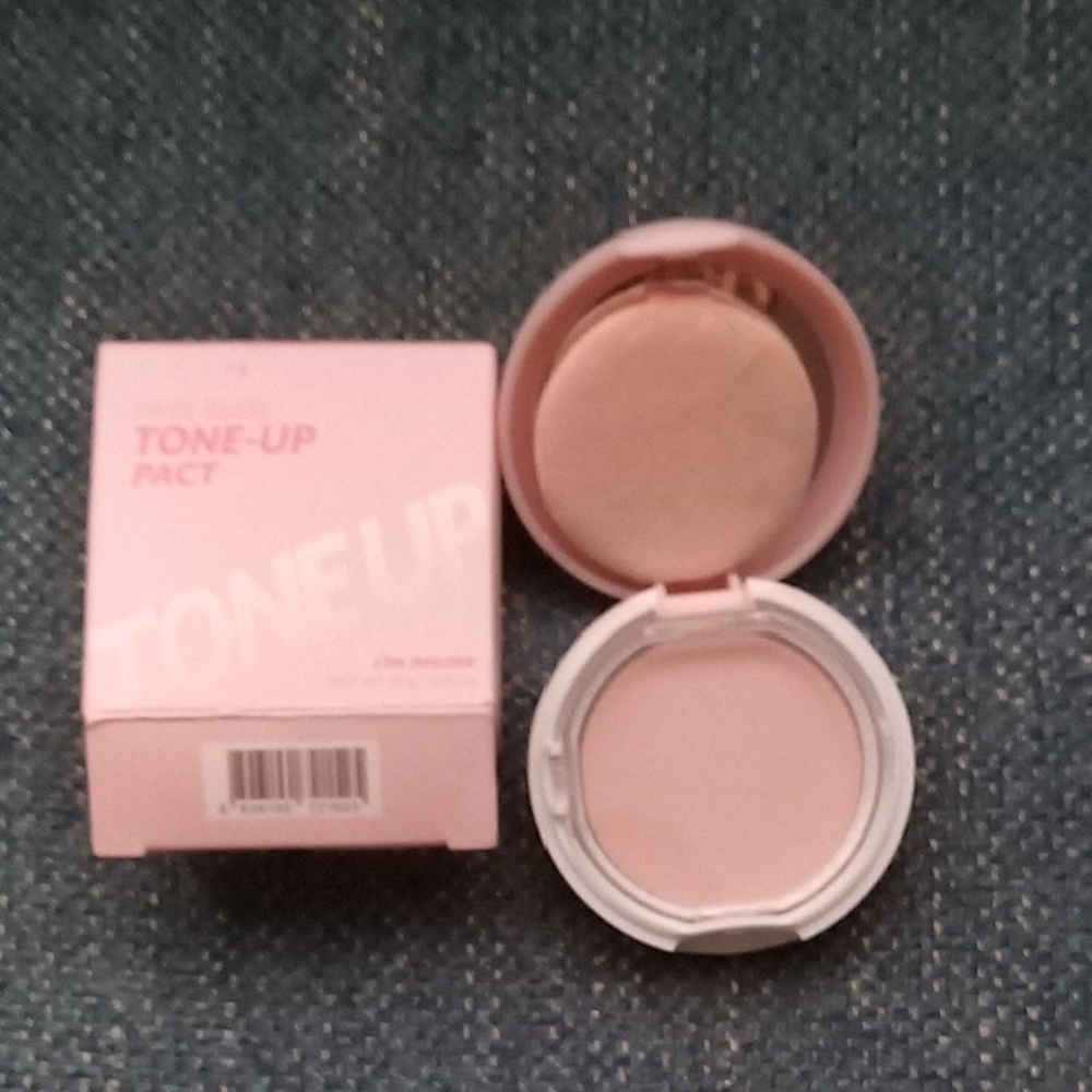 Radiant Finish Tone-Up Pact in Soft Pink